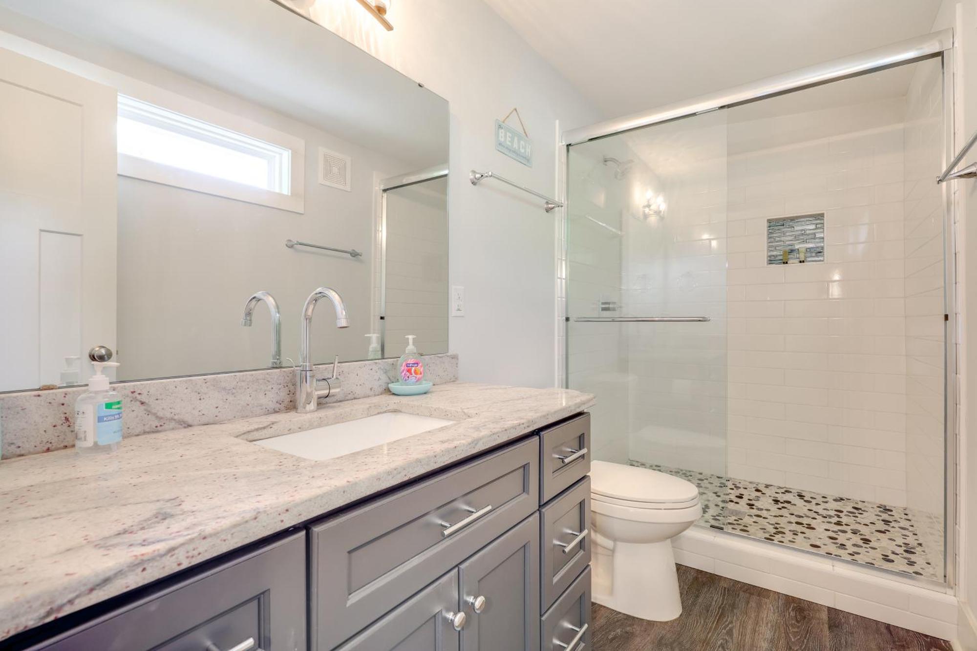 Modern Oak Island Escape 1 Mile To Long Beach! Esterno foto