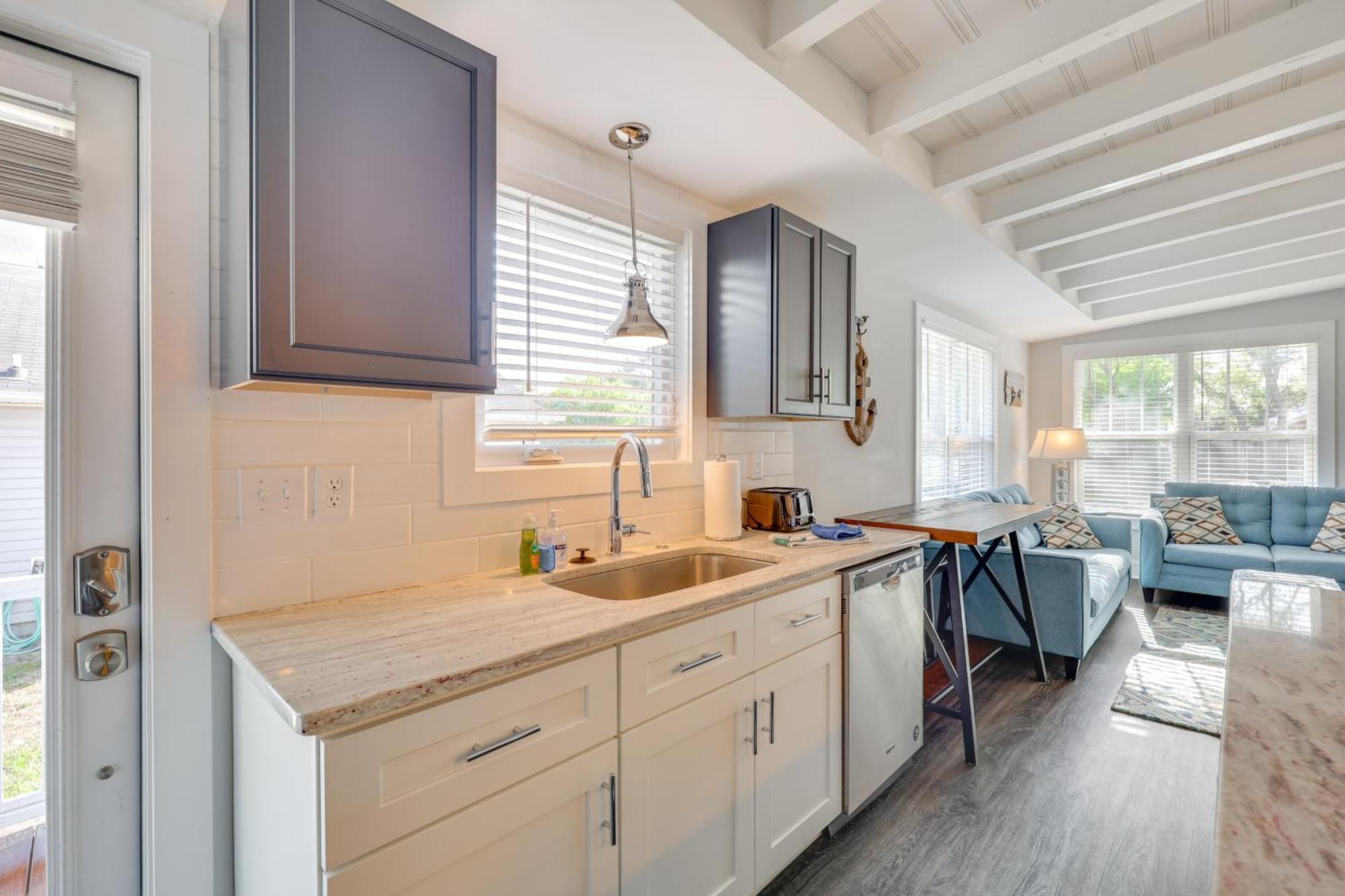 Modern Oak Island Escape 1 Mile To Long Beach! Esterno foto