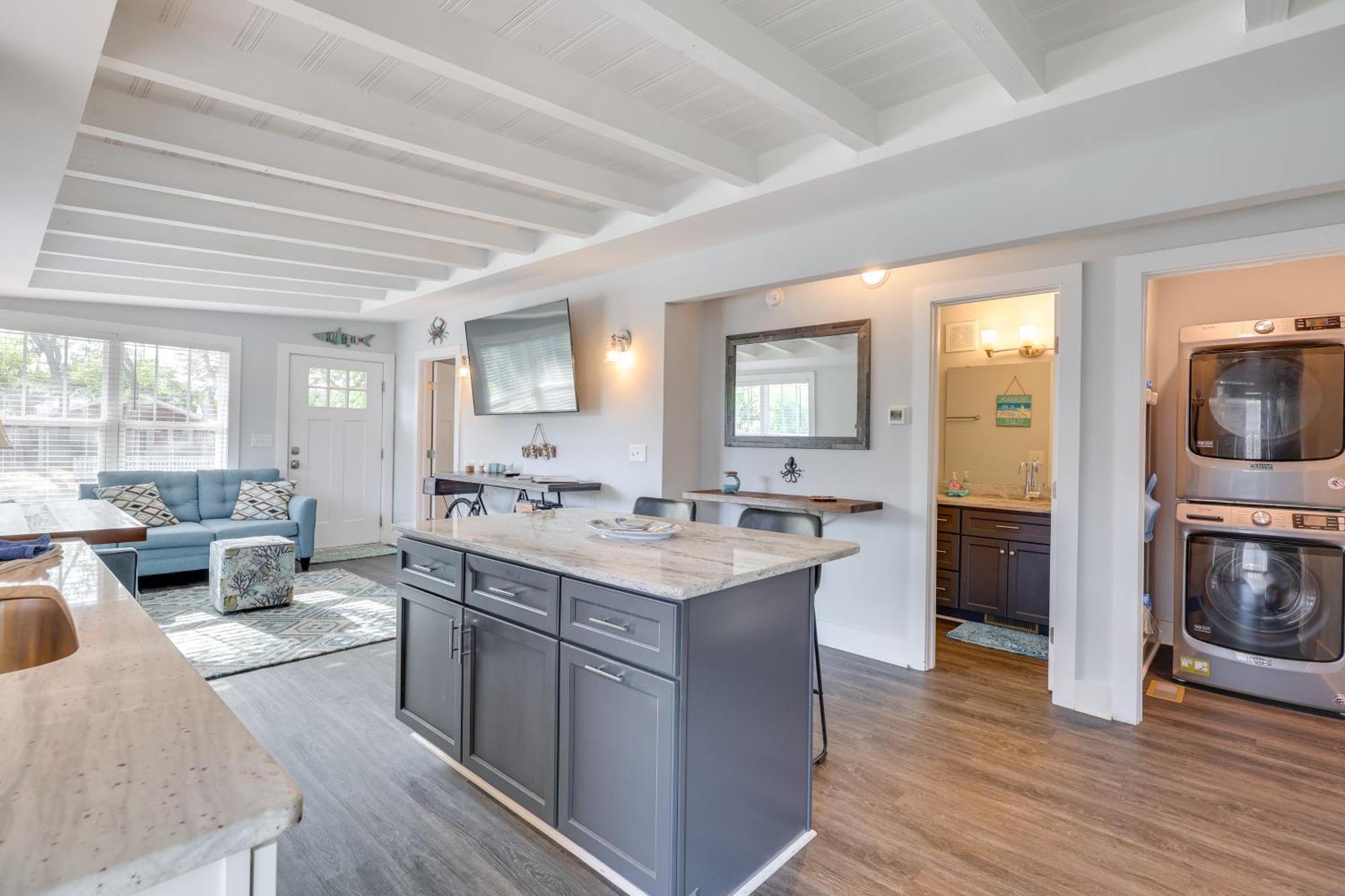 Modern Oak Island Escape 1 Mile To Long Beach! Esterno foto