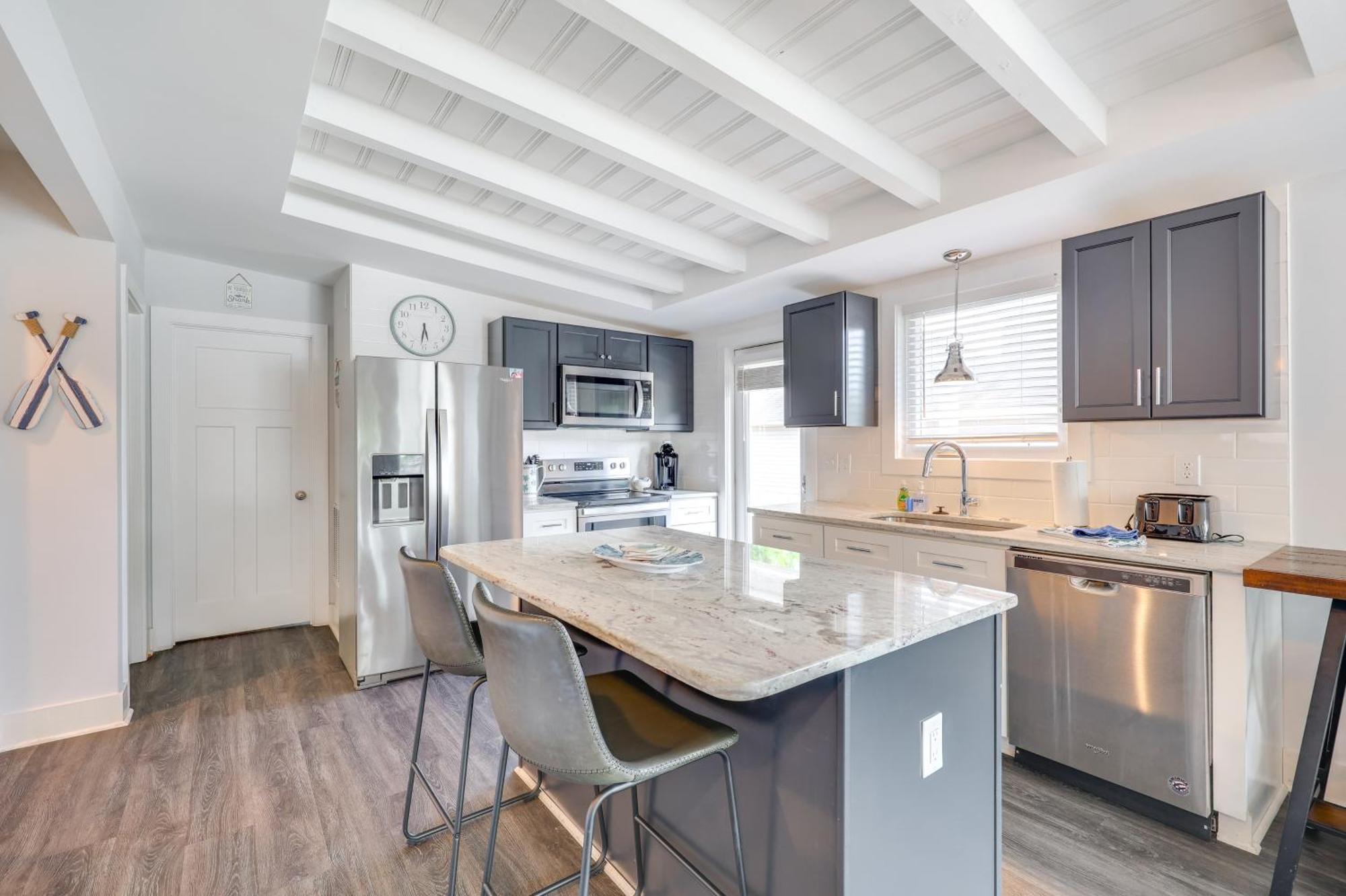 Modern Oak Island Escape 1 Mile To Long Beach! Esterno foto